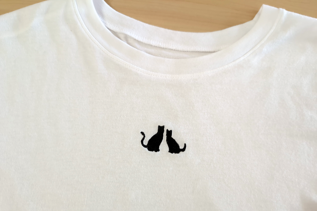 Tシャツに施した猫の刺しゅう